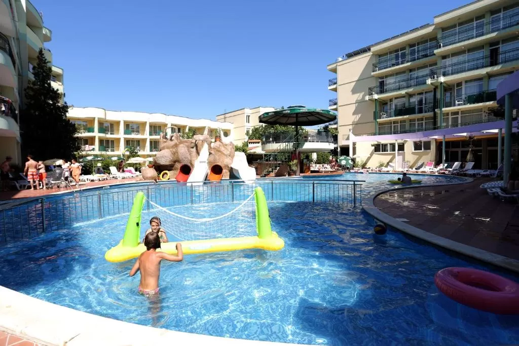 Letovanje Bugarska autobusom, Sunčev breg, Hotel Sunny Day, izgled bazena